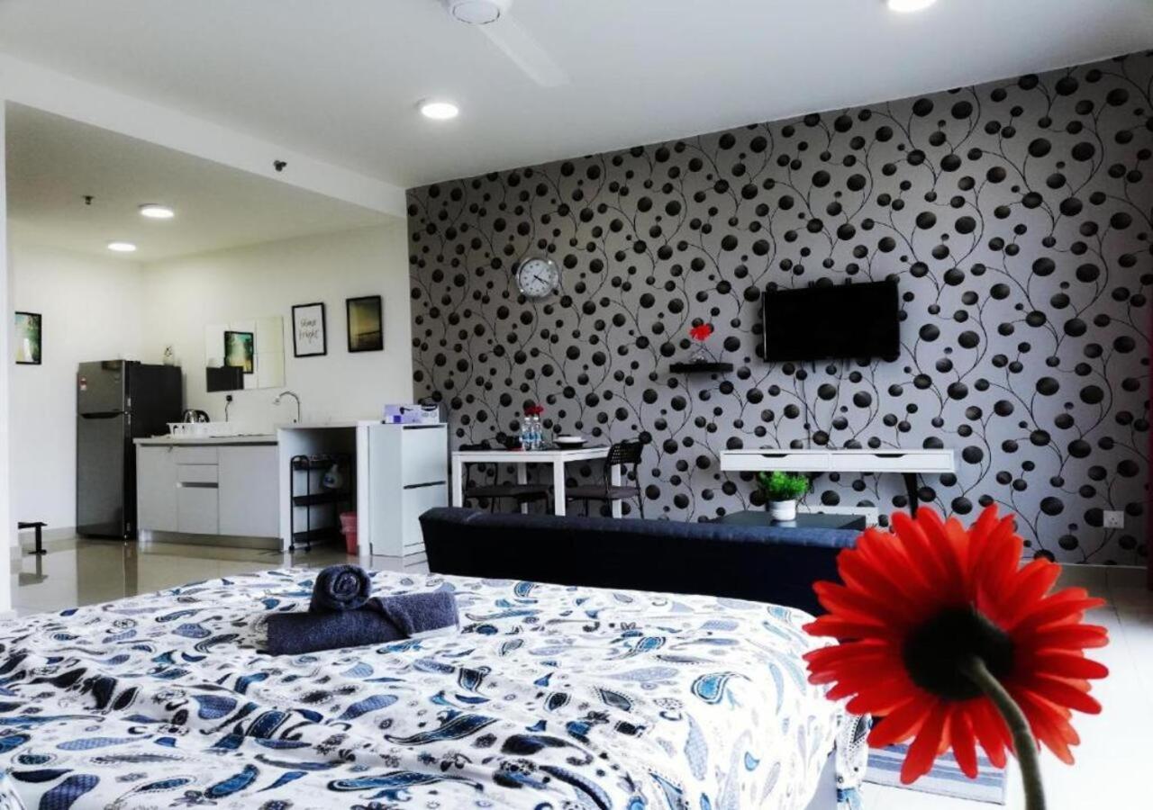 Peanut Butter Homestay #Trefoil Setia City Сетия-Алам Экстерьер фото