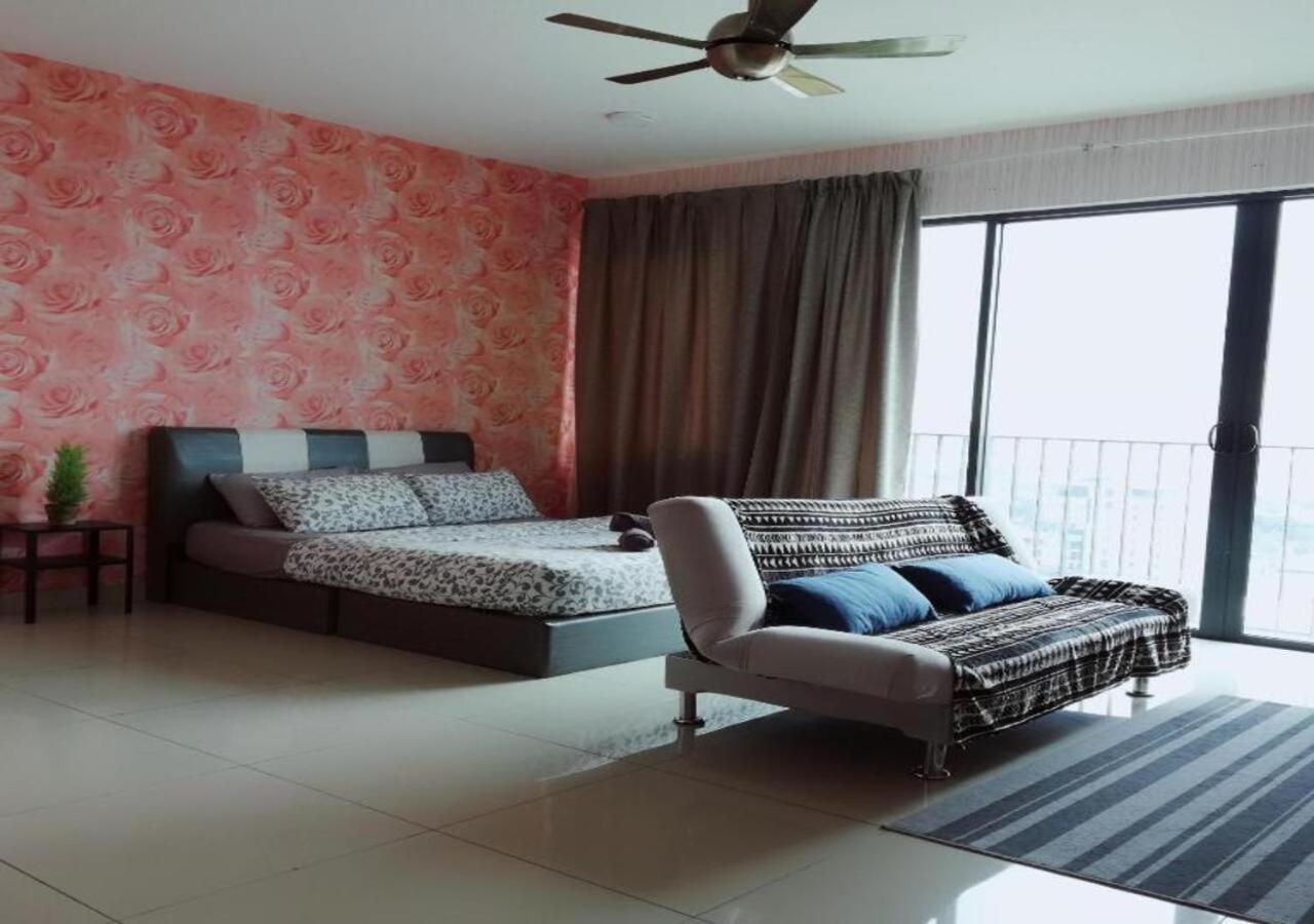 Peanut Butter Homestay #Trefoil Setia City Сетия-Алам Экстерьер фото