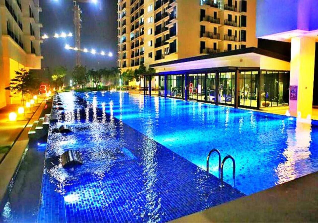 Peanut Butter Homestay #Trefoil Setia City Сетия-Алам Экстерьер фото